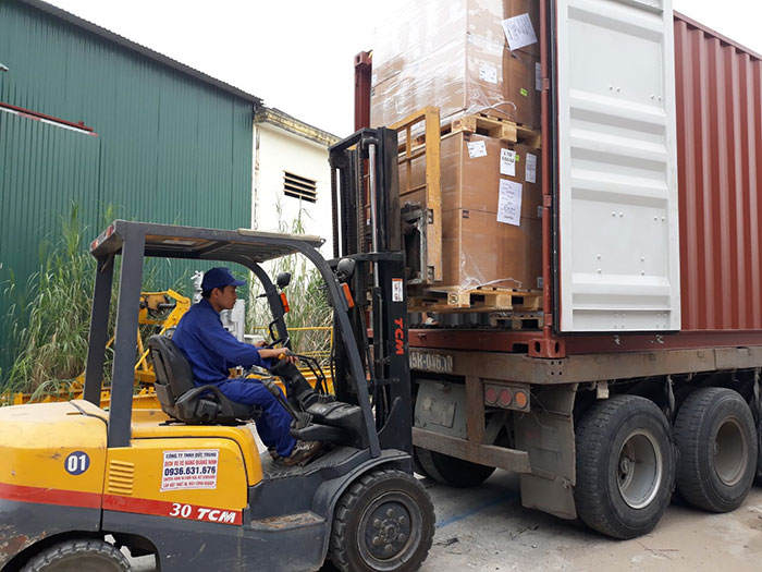 Xe nâng hàng giải phóng sức lao động