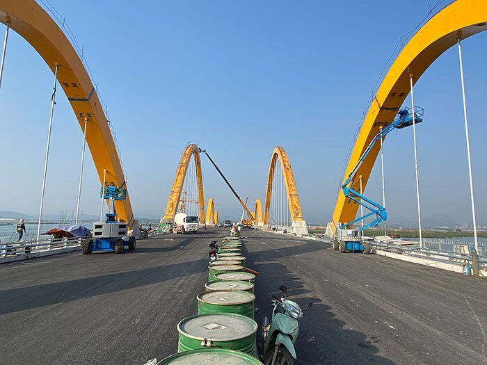 Cho thuê xe nâng người tự hành Boom lift tại Hạ Long