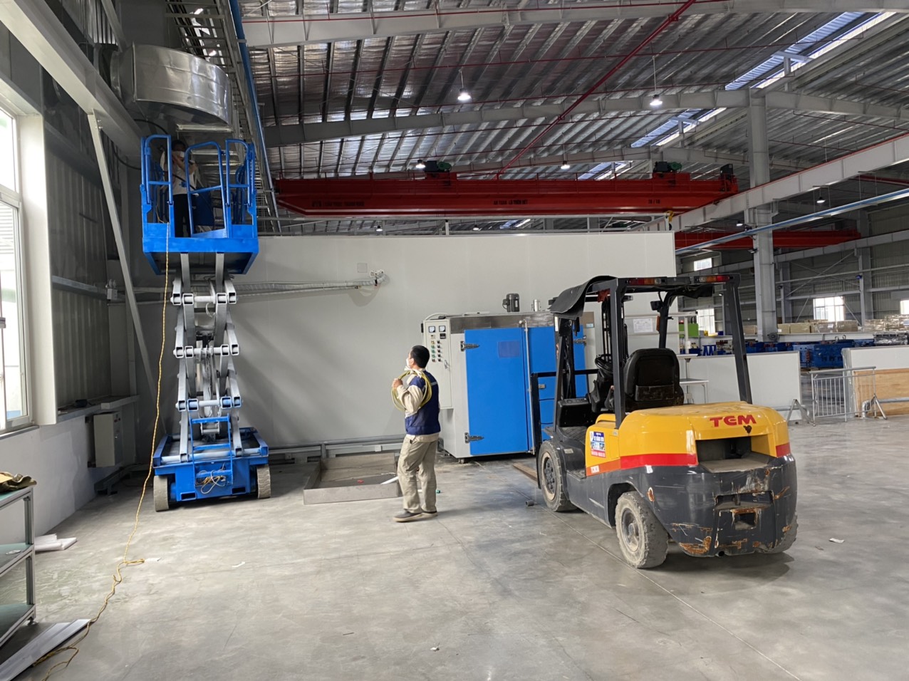 Cho thuê xe nâng người tự hành Boom lift tại Quảng Ninh