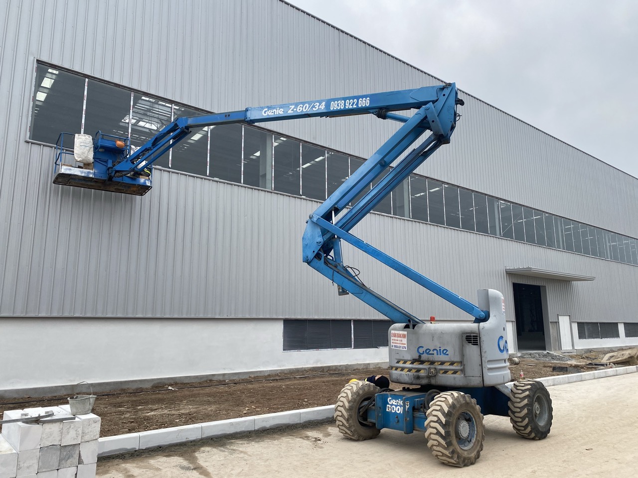 Cho thuê xe nâng người Boomlift tại khu công nghiệp Amata Quảng Ninh