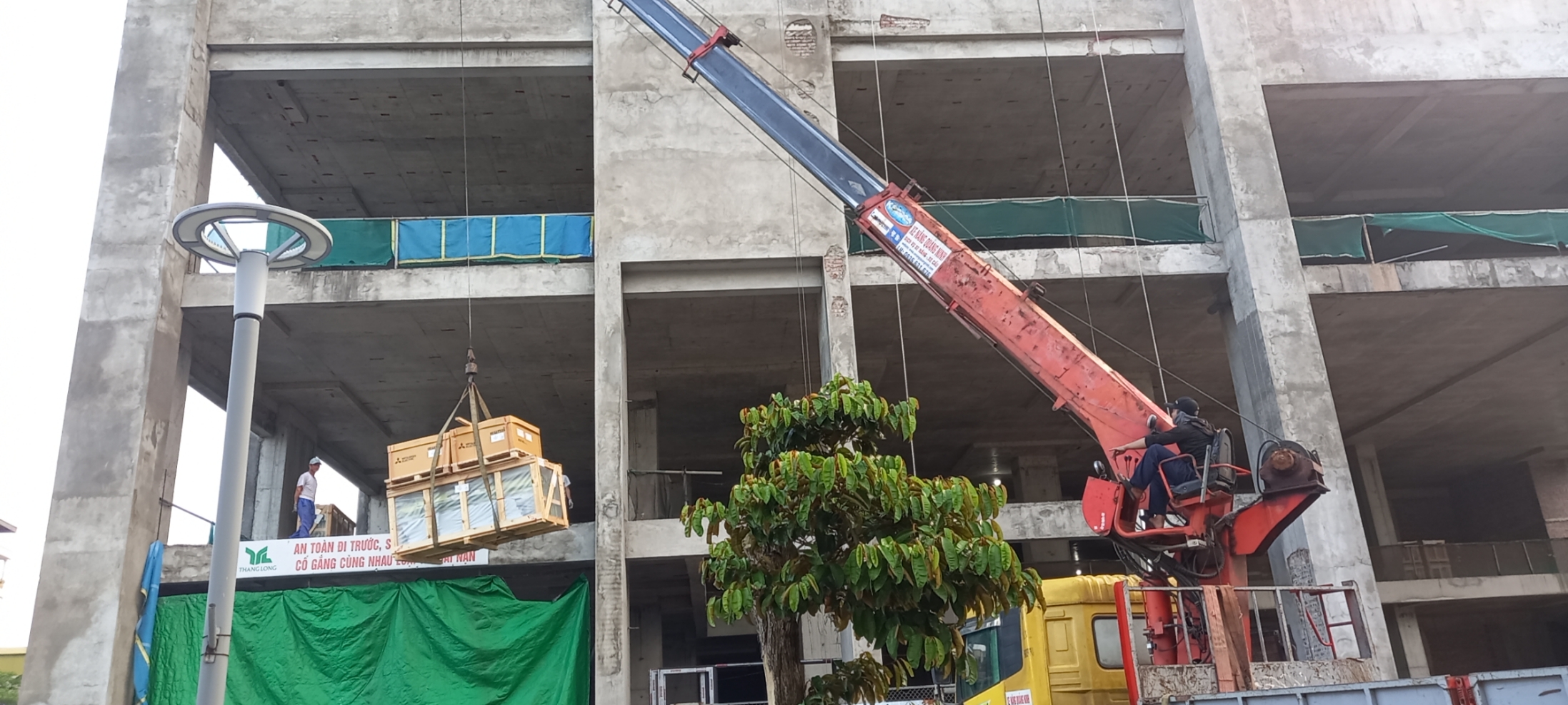 Cho thuê xe cẩu tại Quảng Ninh